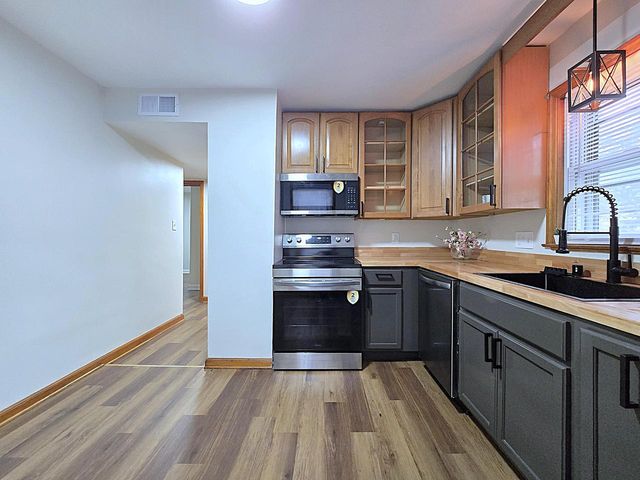 3136 N 77th STREET, Milwaukee, WI 53222
