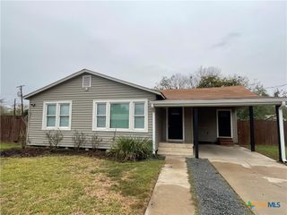 207 S George Street, Victoria, TX 77901