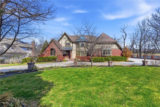 8461 Maplewood Lane, Lenexa, KS 66215