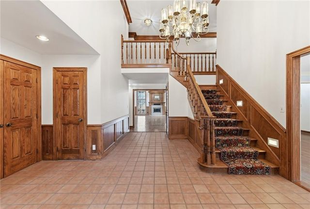 8461 Maplewood Lane, Lenexa, KS 66215