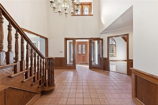 8461 Maplewood Lane, Lenexa, KS 66215