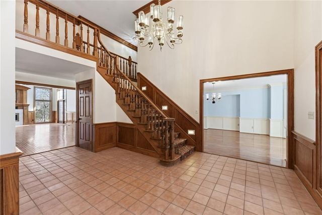 8461 Maplewood Lane, Lenexa, KS 66215