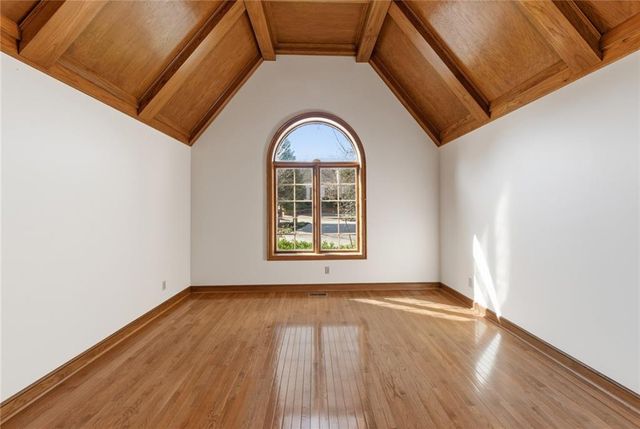 8461 Maplewood Lane, Lenexa, KS 66215