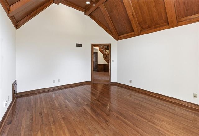 8461 Maplewood Lane, Lenexa, KS 66215