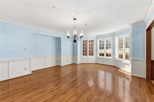 8461 Maplewood Lane, Lenexa, KS 66215