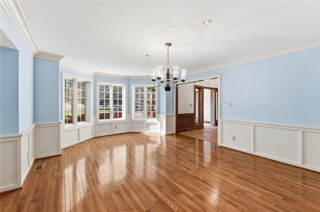 8461 Maplewood Lane, Lenexa, KS 66215