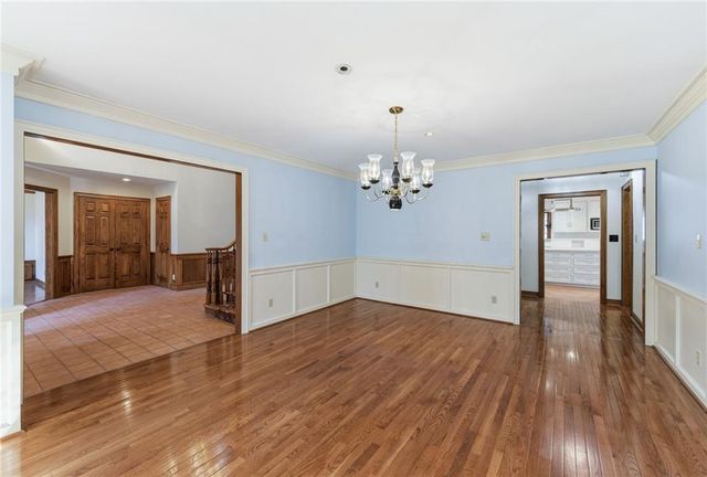 8461 Maplewood Lane, Lenexa, KS 66215