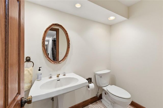 8461 Maplewood Lane, Lenexa, KS 66215