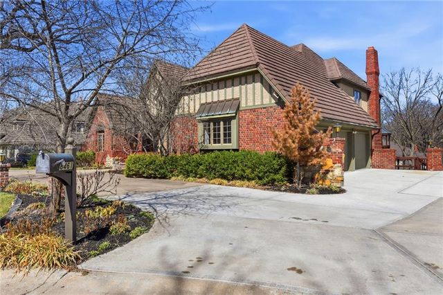 8461 Maplewood Lane, Lenexa, KS 66215