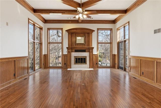 8461 Maplewood Lane, Lenexa, KS 66215