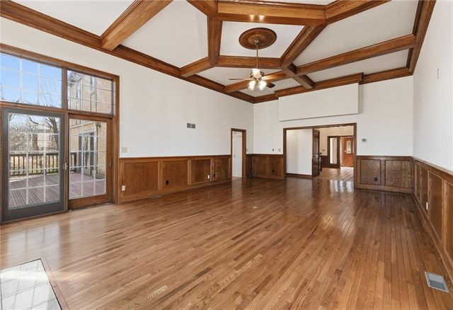 8461 Maplewood Lane, Lenexa, KS 66215