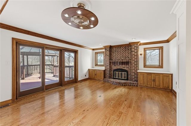 8461 Maplewood Lane, Lenexa, KS 66215