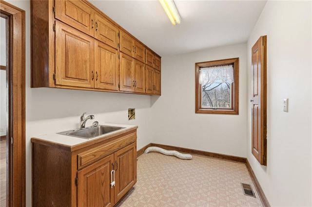 8461 Maplewood Lane, Lenexa, KS 66215