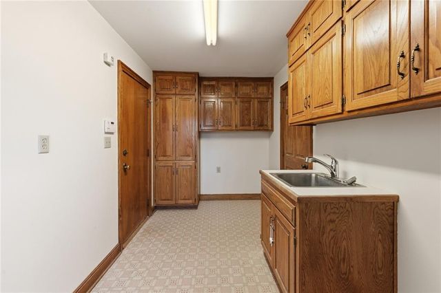 8461 Maplewood Lane, Lenexa, KS 66215