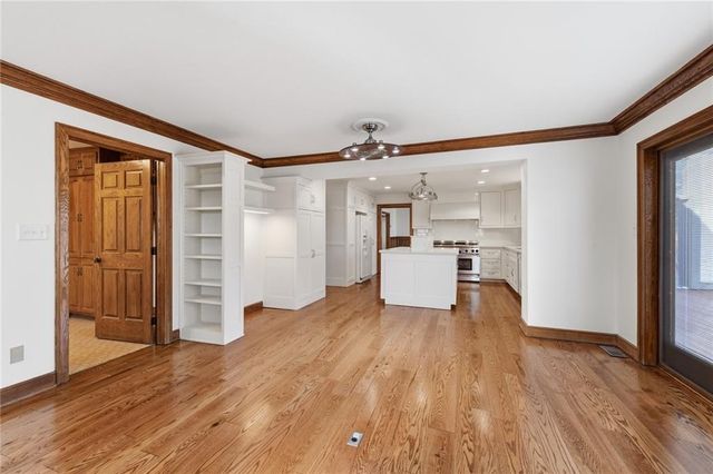 8461 Maplewood Lane, Lenexa, KS 66215