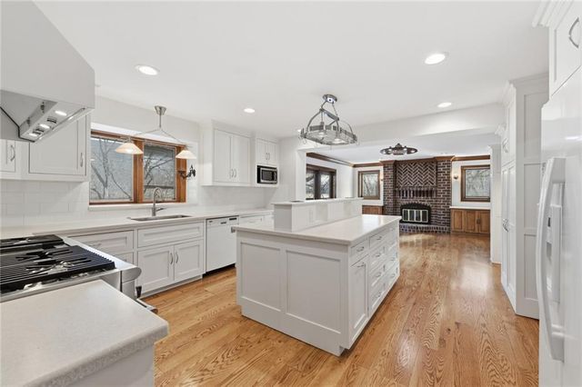 8461 Maplewood Lane, Lenexa, KS 66215