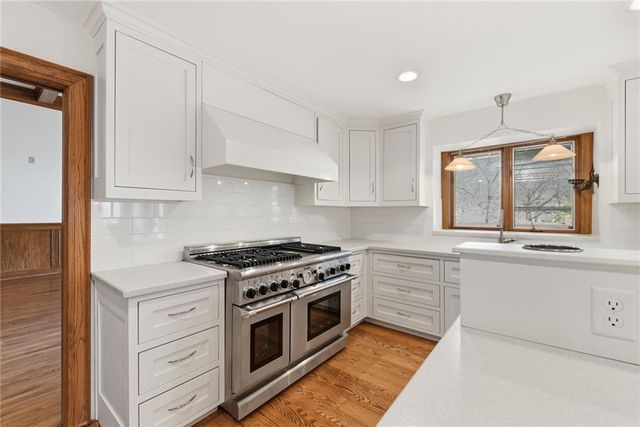 8461 Maplewood Lane, Lenexa, KS 66215