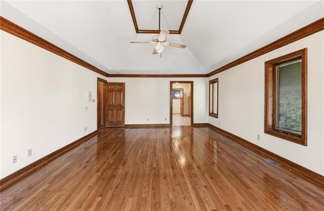 8461 Maplewood Lane, Lenexa, KS 66215