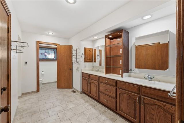 8461 Maplewood Lane, Lenexa, KS 66215