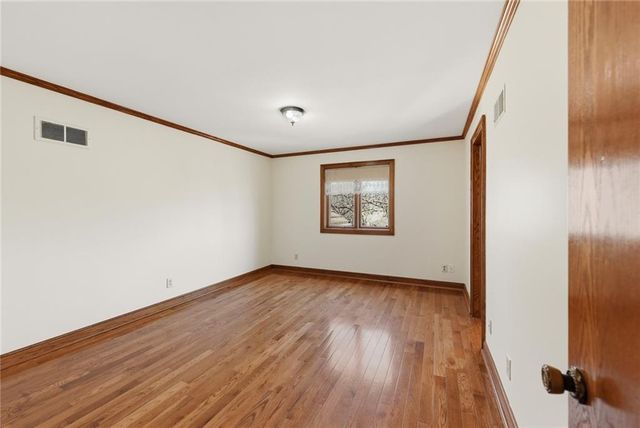 8461 Maplewood Lane, Lenexa, KS 66215