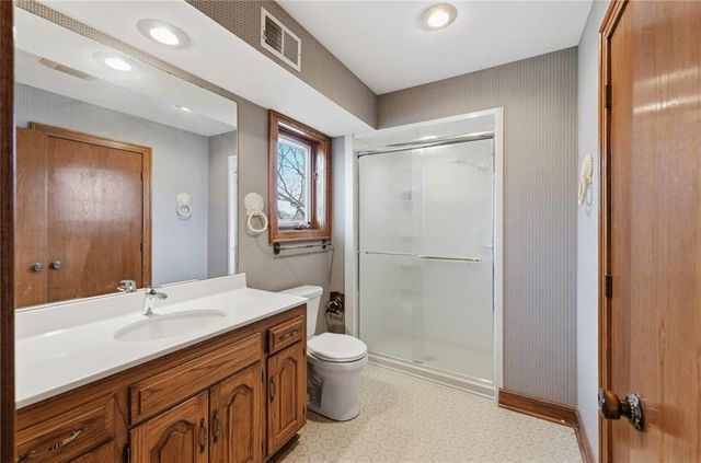 8461 Maplewood Lane, Lenexa, KS 66215