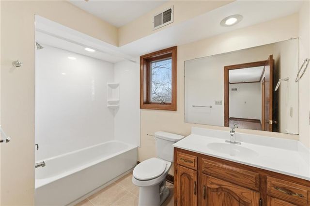 8461 Maplewood Lane, Lenexa, KS 66215