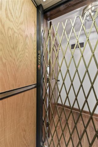 8461 Maplewood Lane, Lenexa, KS 66215