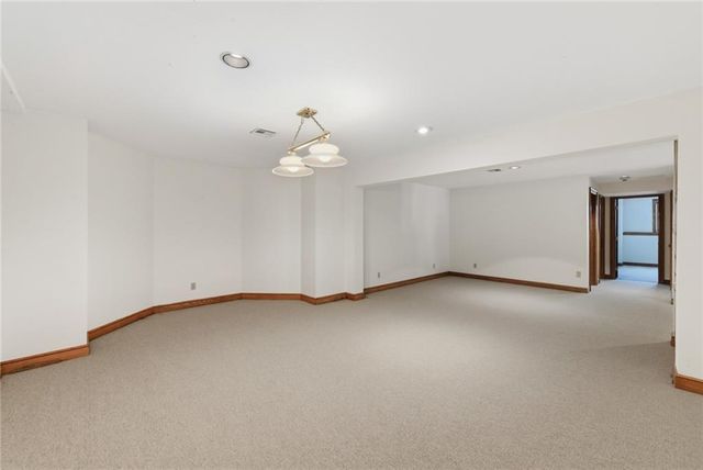 8461 Maplewood Lane, Lenexa, KS 66215