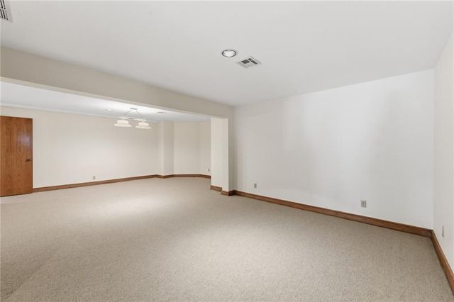 8461 Maplewood Lane, Lenexa, KS 66215