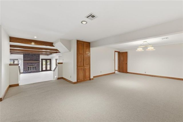 8461 Maplewood Lane, Lenexa, KS 66215