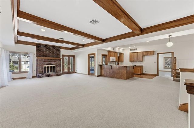 8461 Maplewood Lane, Lenexa, KS 66215