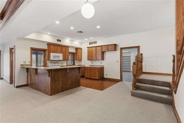 8461 Maplewood Lane, Lenexa, KS 66215