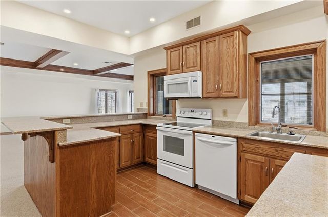 8461 Maplewood Lane, Lenexa, KS 66215