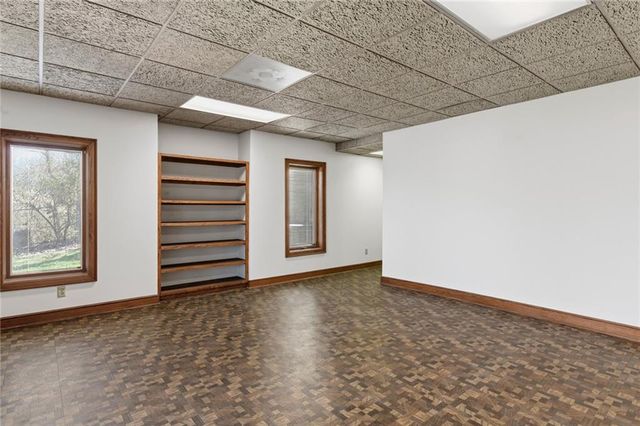 8461 Maplewood Lane, Lenexa, KS 66215