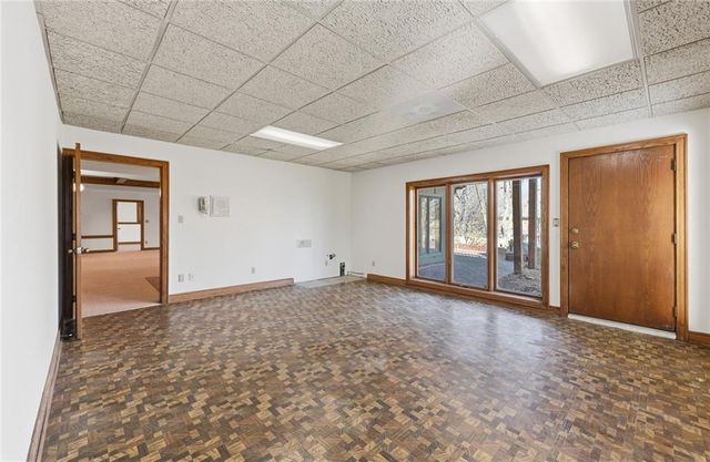 8461 Maplewood Lane, Lenexa, KS 66215