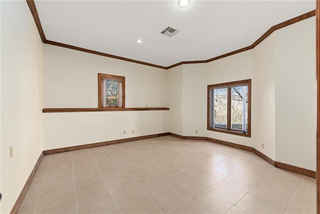 8461 Maplewood Lane, Lenexa, KS 66215