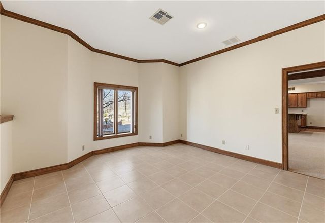 8461 Maplewood Lane, Lenexa, KS 66215