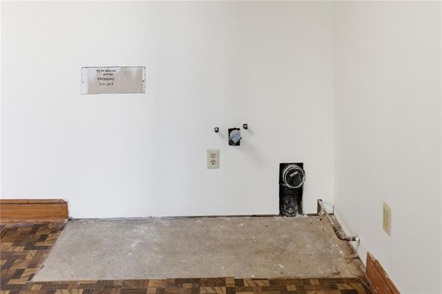 8461 Maplewood Lane, Lenexa, KS 66215