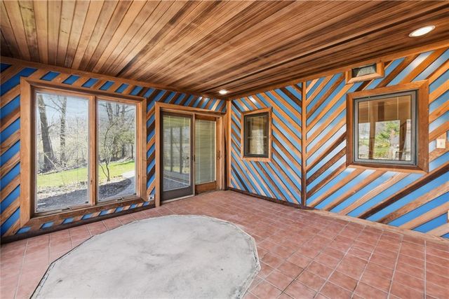 8461 Maplewood Lane, Lenexa, KS 66215