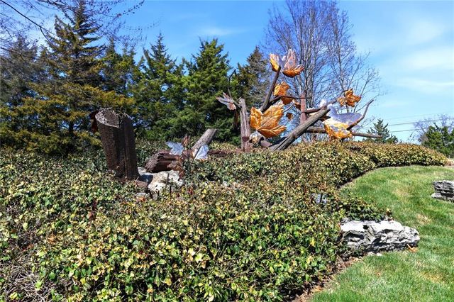 8461 Maplewood Lane, Lenexa, KS 66215