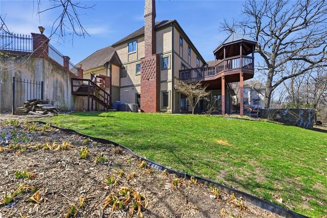 8461 Maplewood Lane, Lenexa, KS 66215