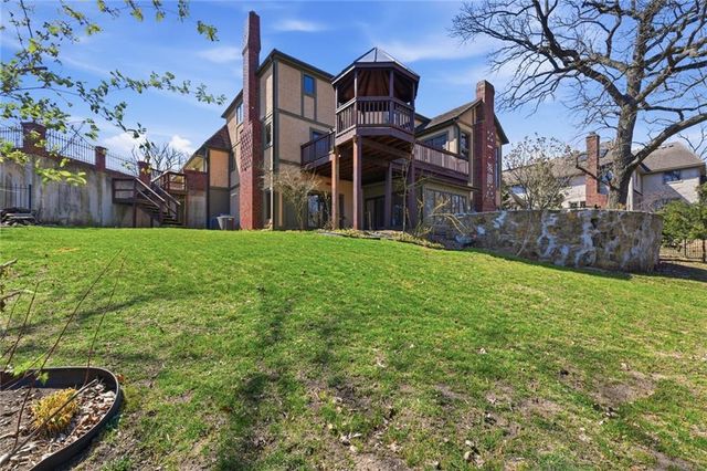 8461 Maplewood Lane, Lenexa, KS 66215