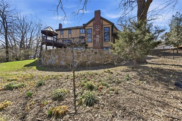 8461 Maplewood Lane, Lenexa, KS 66215