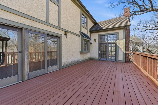 8461 Maplewood Lane, Lenexa, KS 66215