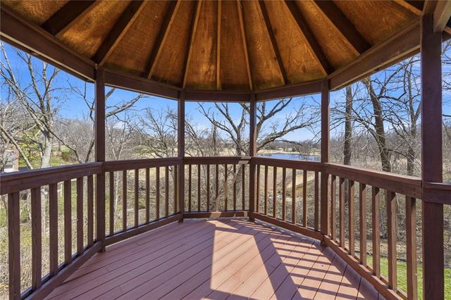 8461 Maplewood Lane, Lenexa, KS 66215