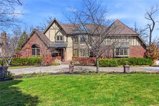 8461 Maplewood Lane, Lenexa, KS 66215