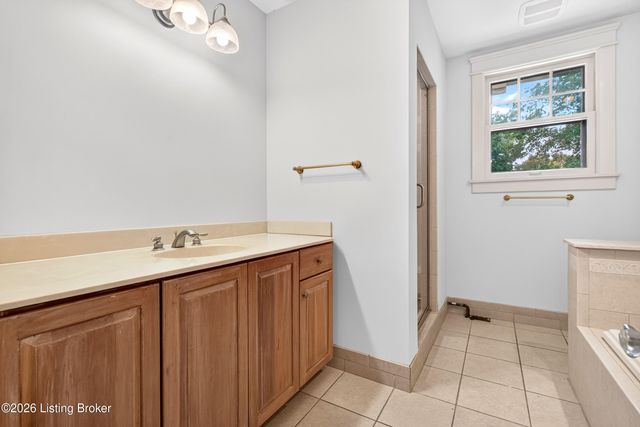 1612 Sylvan Way, Louisville, KY 40205