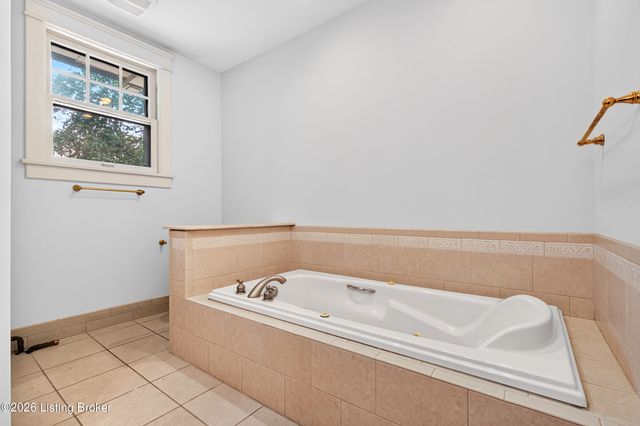 1612 Sylvan Way, Louisville, KY 40205
