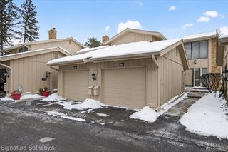 7107 Pebble Park Drive 163, West Bloomfield Charter Township, MI 48322