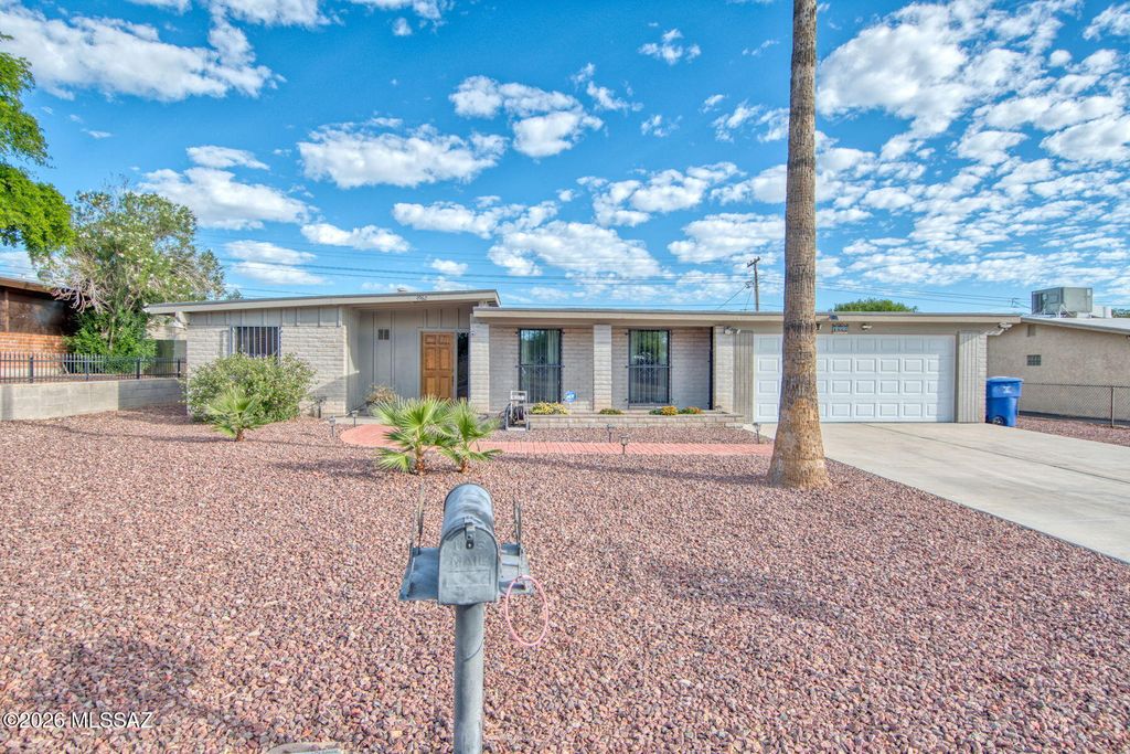 1962 W Calle Campana De Plata, Tucson, AZ 85745